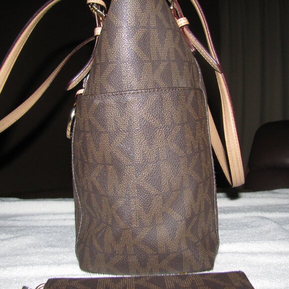 MICHAEL KORS -BROWN- SIGNATURE TOTE W/SIDE POCKET &MATCHING DOUBLE ZIPPER WALLET - Picture 2 of 14